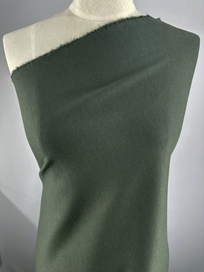 This twill ponte fabric, akin to ponte de roma but with a twill weave, is 97% cotton for a luxurious feel, good drape, and structure. Perfect for pants and jackets, it comes in dark green and is heavy at 400 GSM. With 20%-30% stretch, it suits jeans, leggings, dresses, and tops.