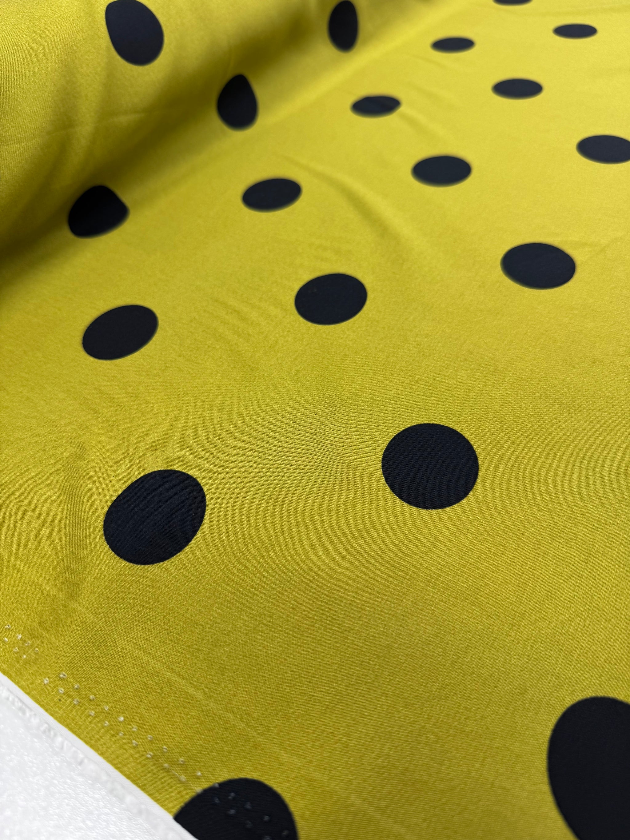 Silkyfall rayon
 - Citron Dots - 145cm